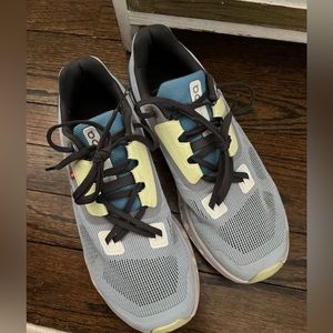 On Cloud Cloudstratus Sneakers